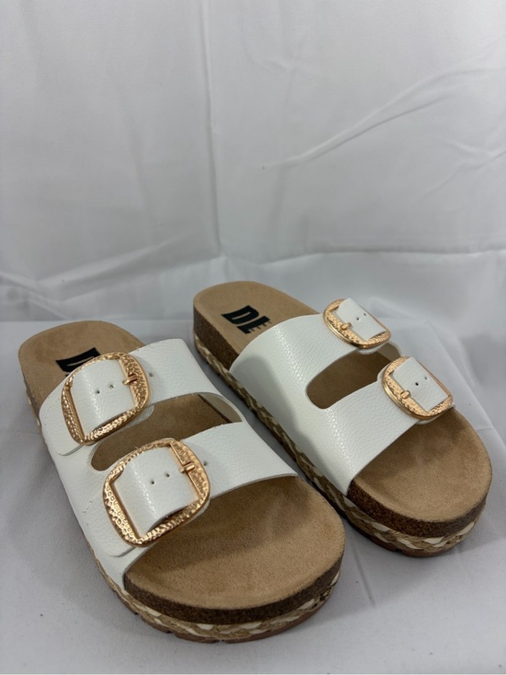 NWT Dirty Laundry Women’s Size 7 White Slide Sandals with Gold Buckle